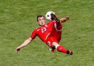 Xherdan Shaqiri ballon joueur football suisse